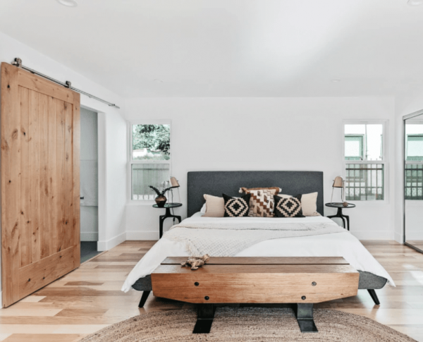 Aksen Pintu Geser Bergaya Gudang